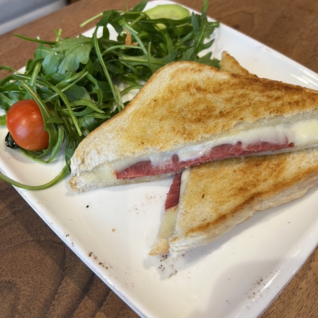 Toast mit Rinderschinken und Gouda